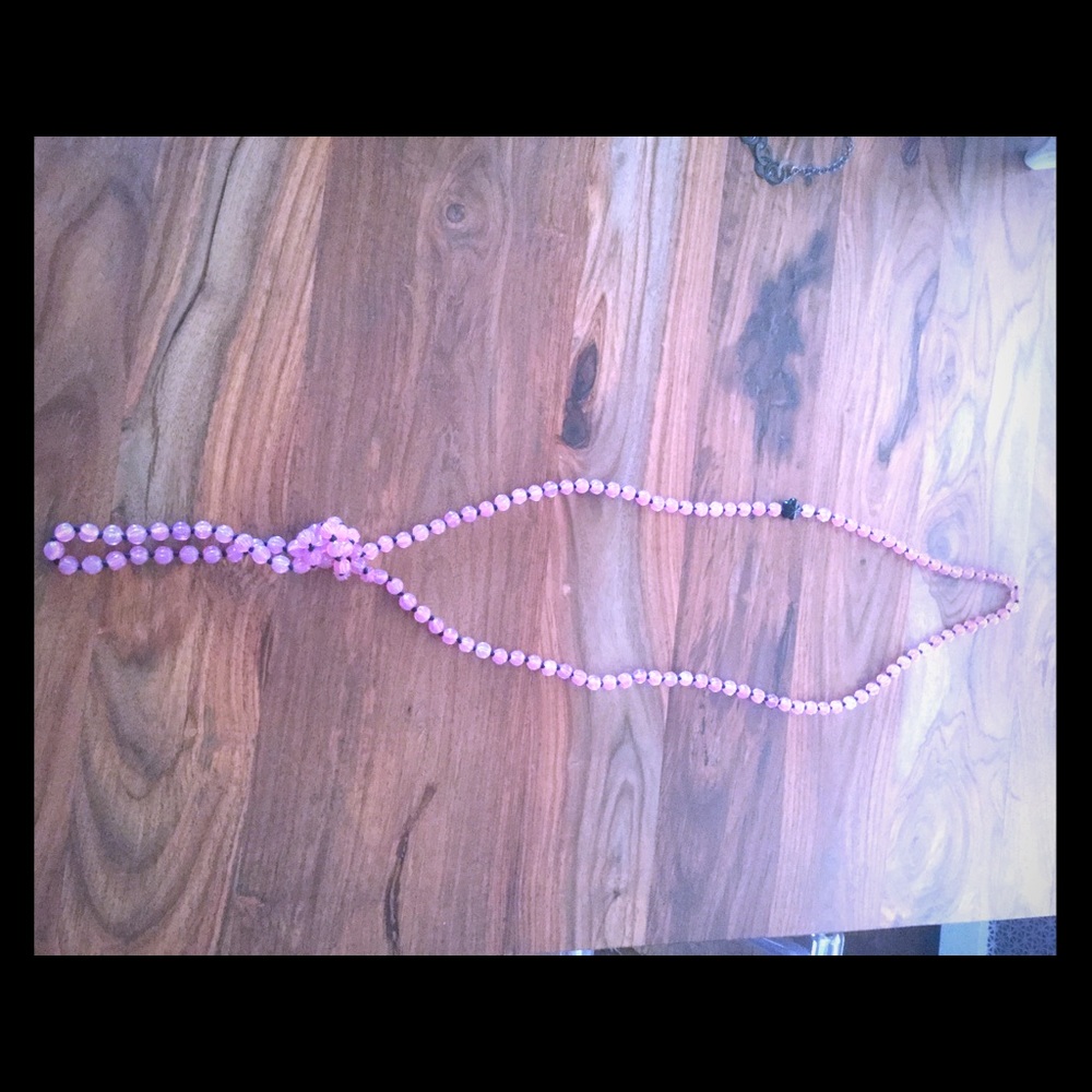 Long necklace in pink color